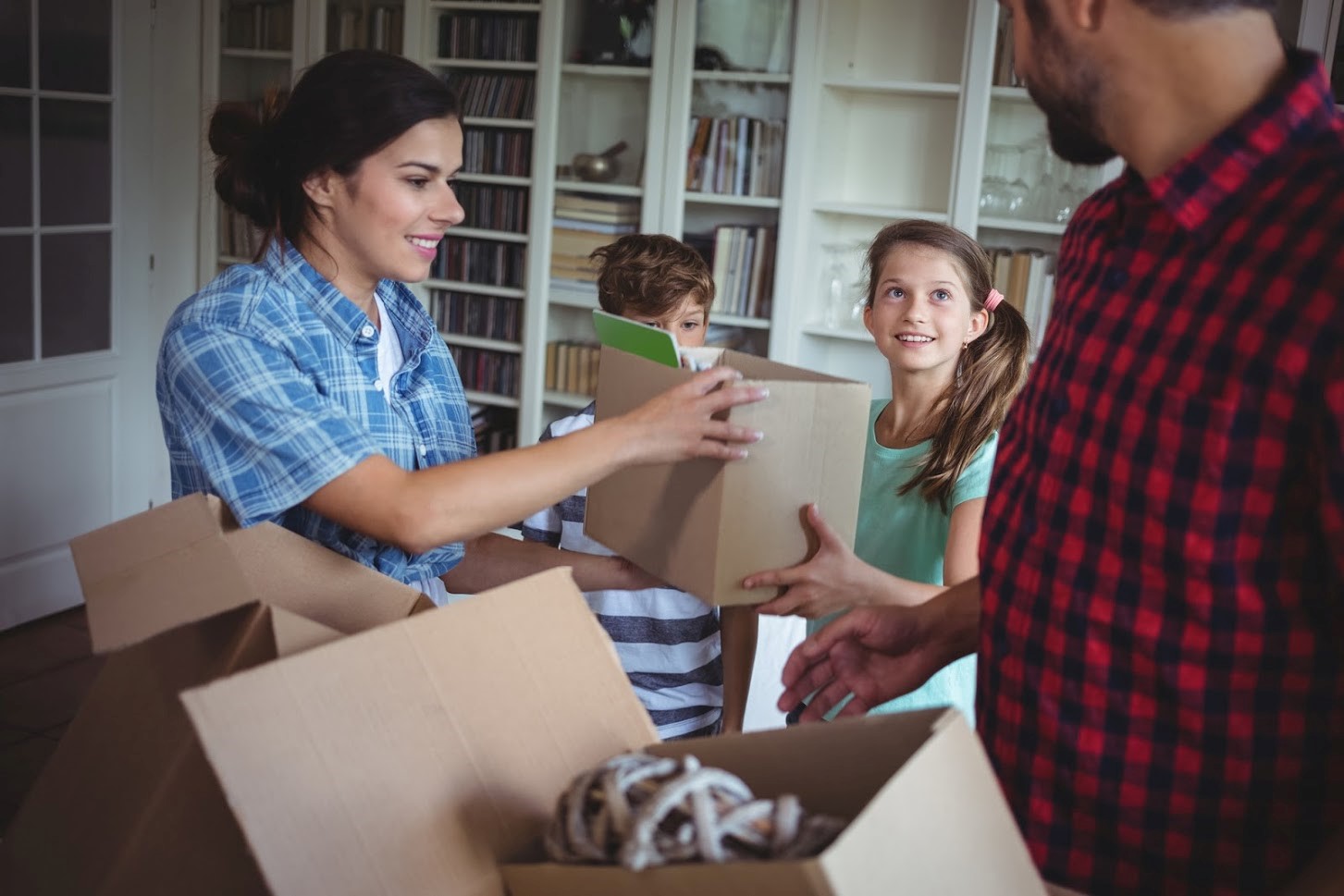 Family Sorting Item On The Box — Chicago, IL — Affordable Moving Company, Inc.
